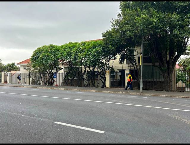 3 BEDROOM APARTMENT FOR SALE IN RONDEBOSCH